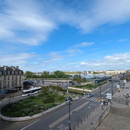 De Charme Sous Les Toits Avec Vue Sur La Garonne Бордо